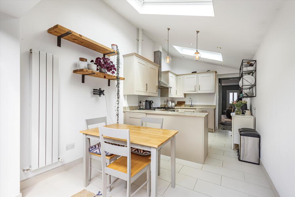 House in Twickenham - More