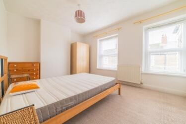 House in Cardiff, Cathays - More