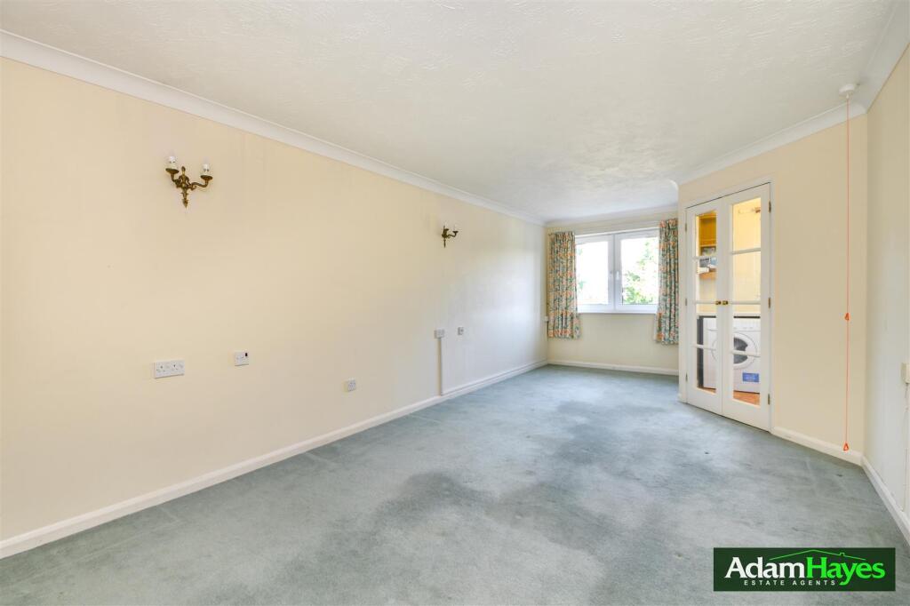Farnham Close, Whetstone N20 photo 2