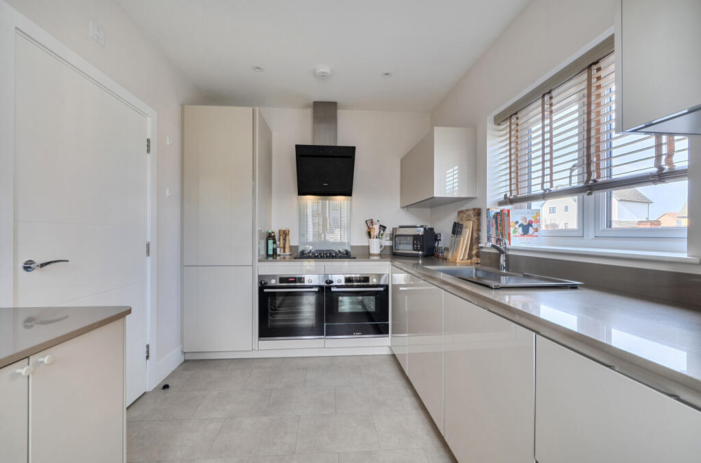 Woodcote Green, Crowthorne, Berkshire photo 4