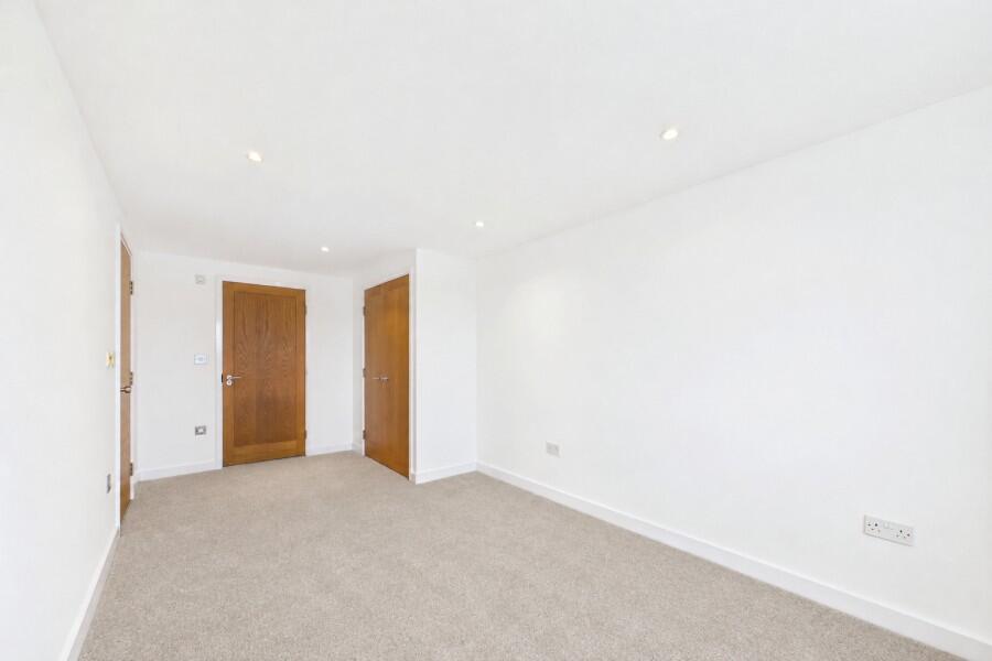 Apartment in Surrey Heath, Old Dean - More