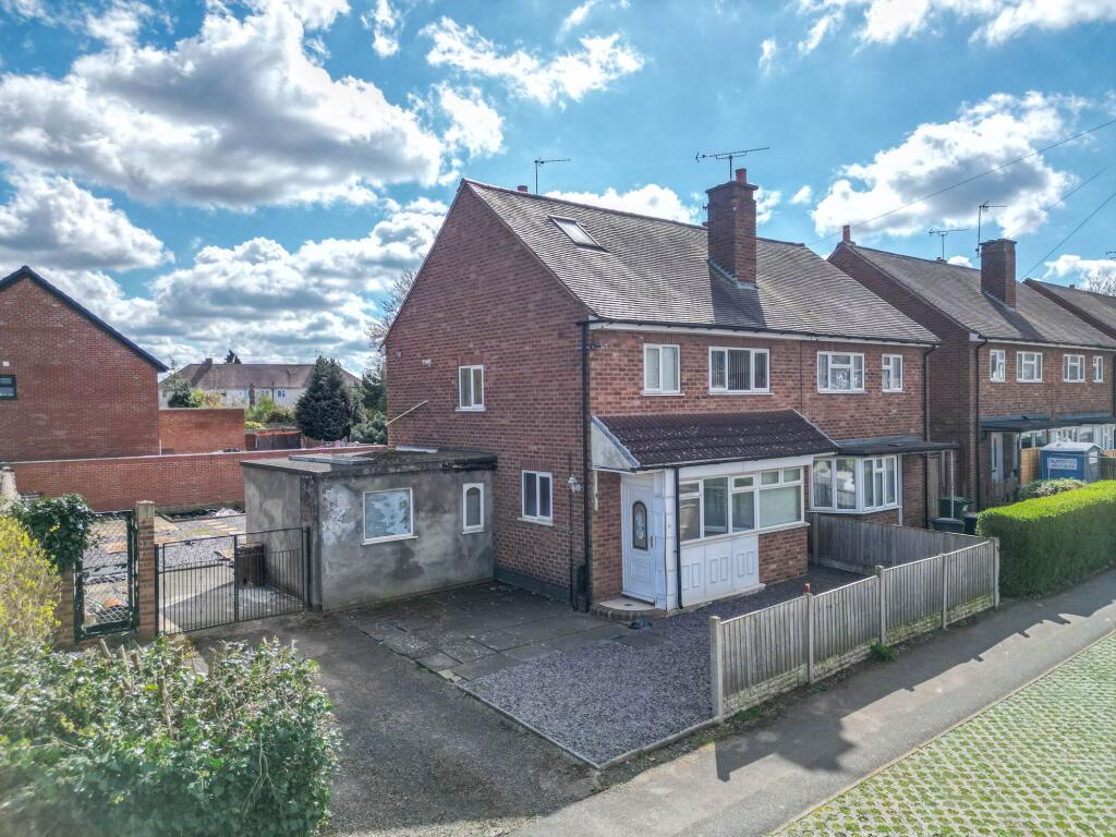 3-bed semi-detached on Morris Drive, Nuneaton, CV11, £235,000