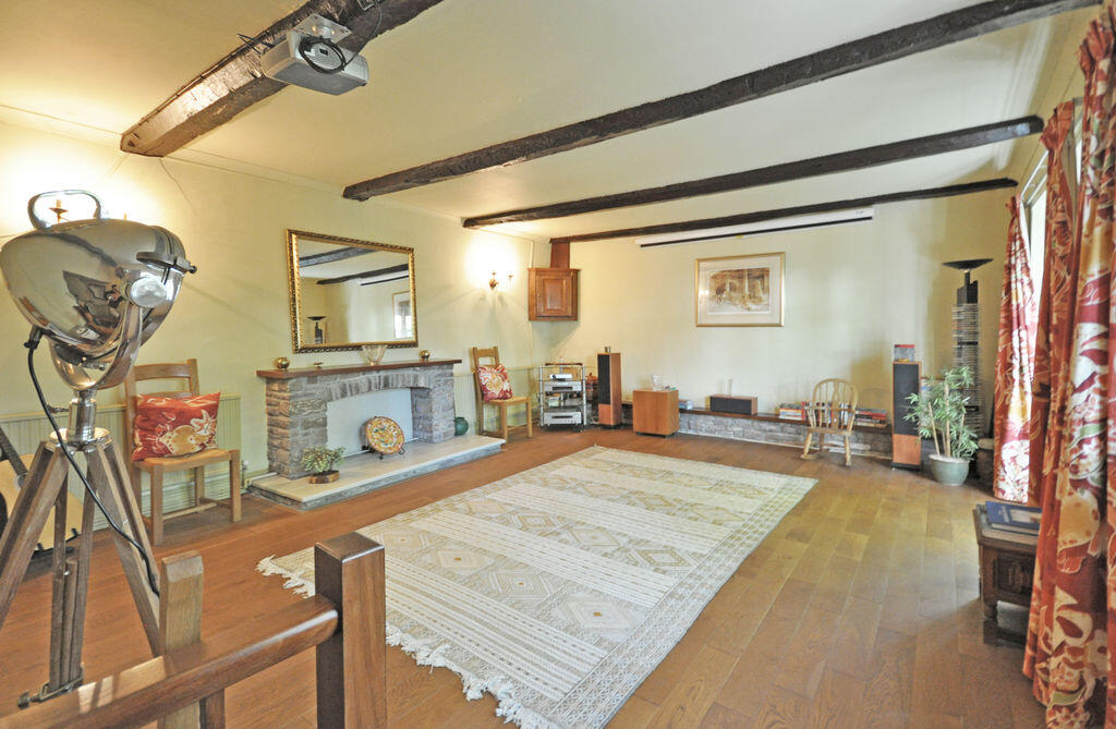 House in Newport - View 4