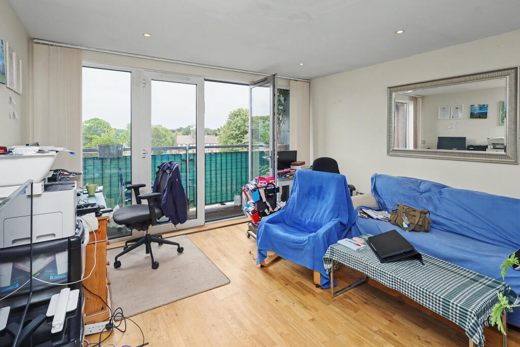 Apartment in Watford - View 3