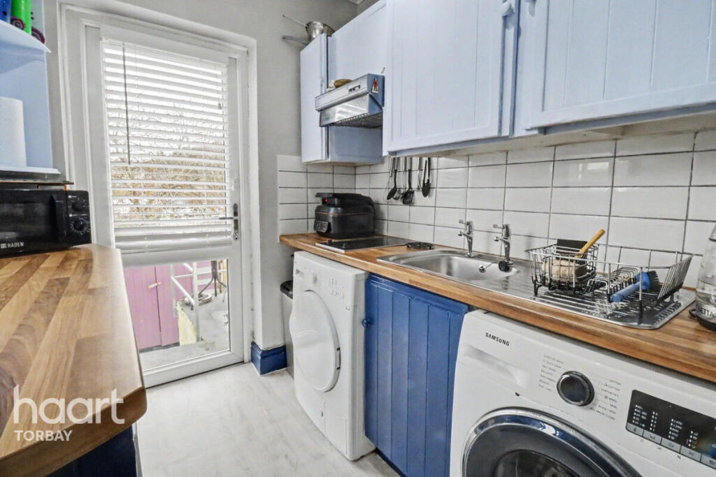 1-bed flat on Abbey Road, Torquay, £83,000