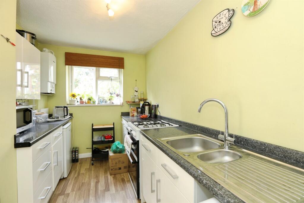 Apartment in Horsham, West Sussex - View 5