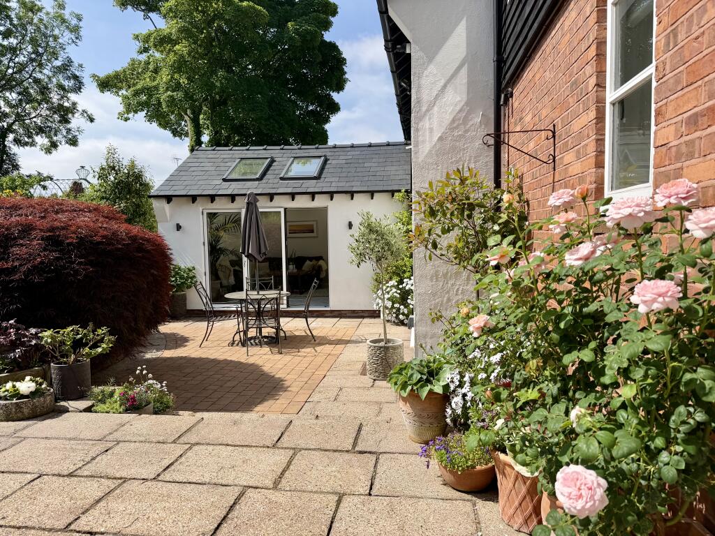 House in Heswall, Liverpool City Region - View 6