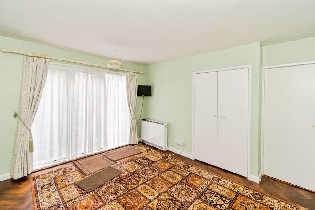 Apartment in Southampton - View 4
