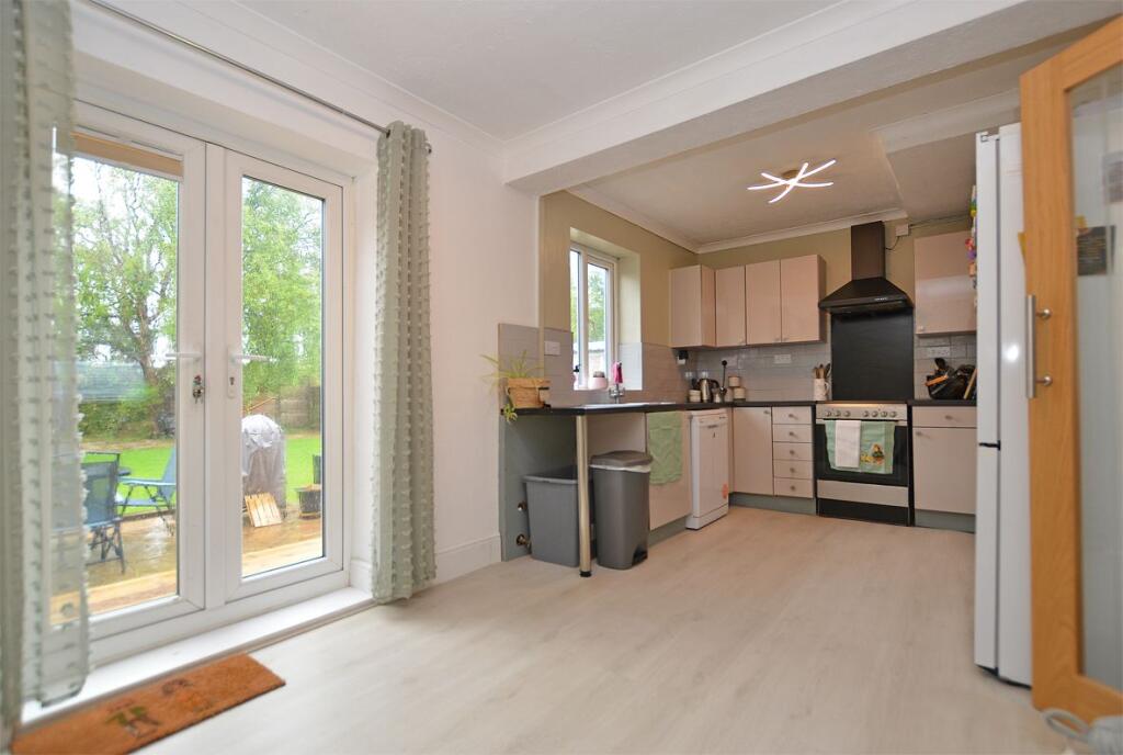 Desirable location - 30 King's Avenue, PE30 5NS photo 4