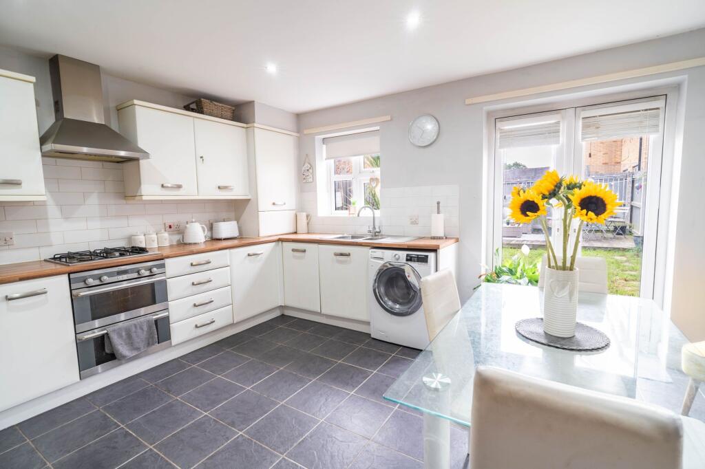 House in Hull - View 5