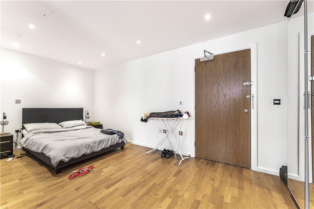 Apartment in London - View 5