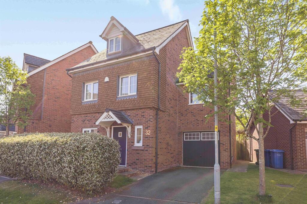 5-bed detached on School Drive, Lymm, WA13, £440,000