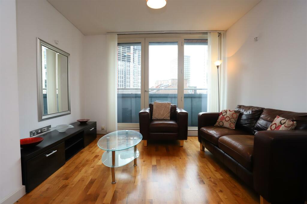 1-bed flat on Leftbank, Spinningfields, £180,000