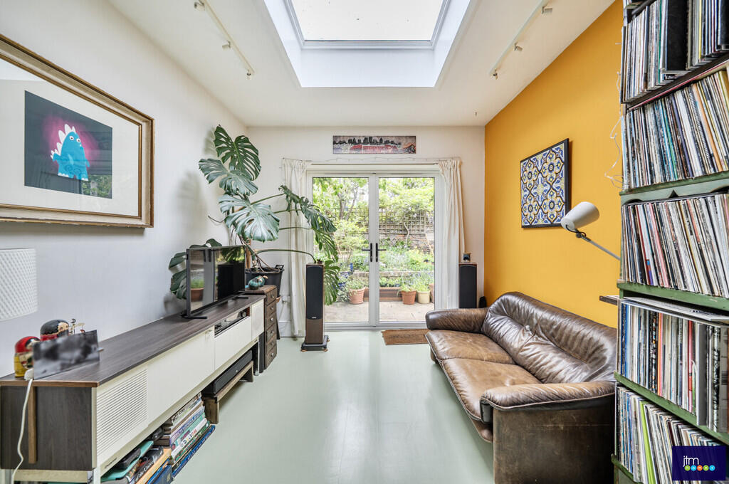 Main image of property: St. John's Villas, N19