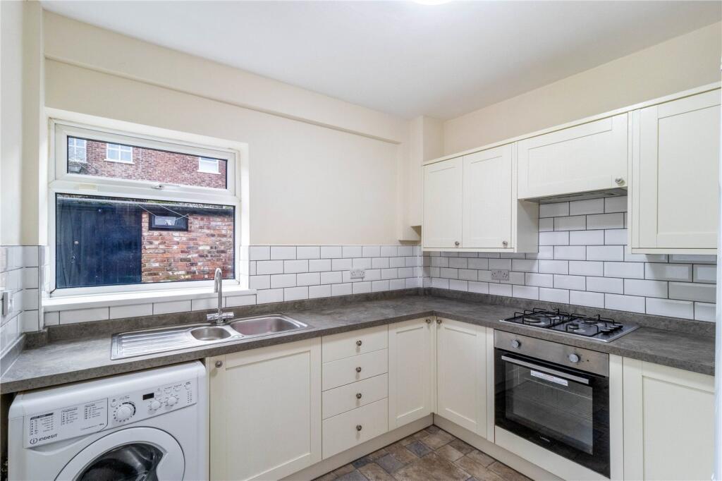 Lilac Road, Hale, Altrincham, Greater Manchester, WA15 photo 2