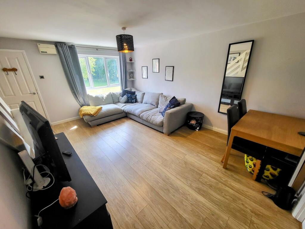 Carroll Close, Newport Pagnell photo 4
