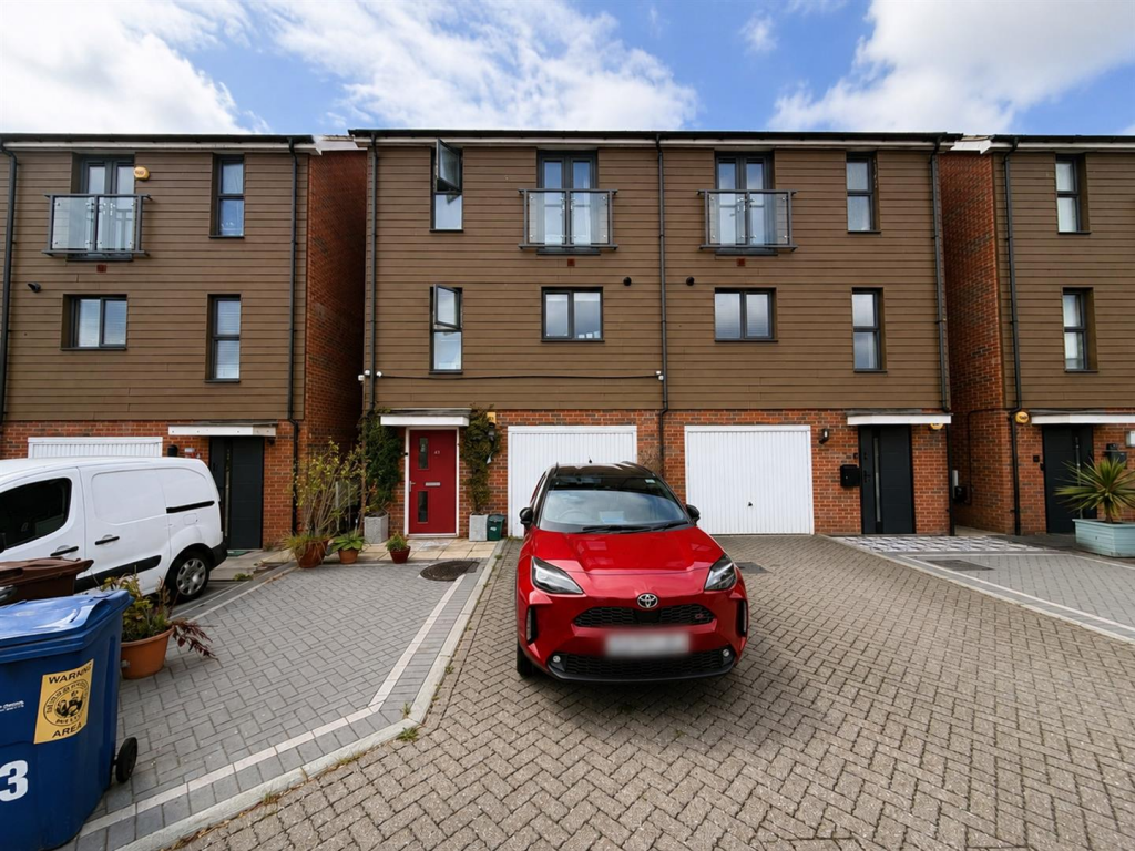 Main image of property: Brinson Way, Aveley, South Ockendon