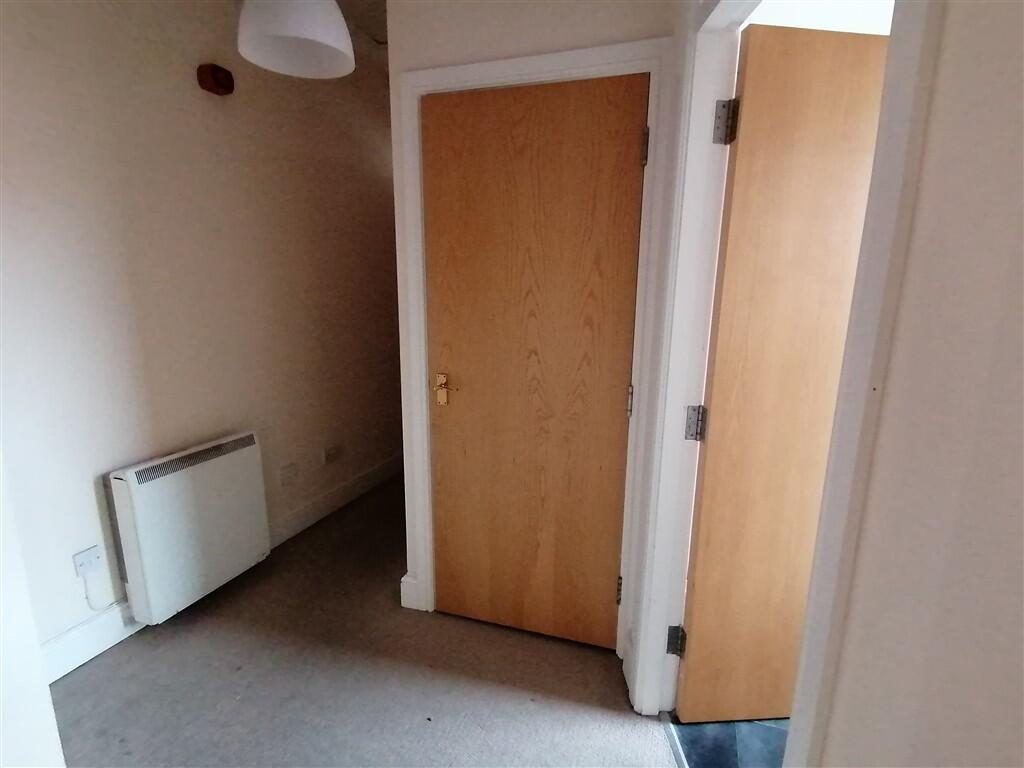 Apartment in Wolverhampton, All Saints, Goldthorn Hill - View 3