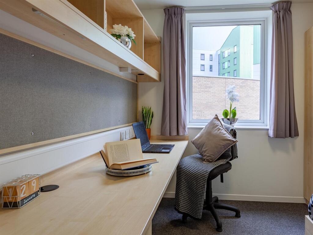 Additional image 26 of Bradford | Student | September | BD7