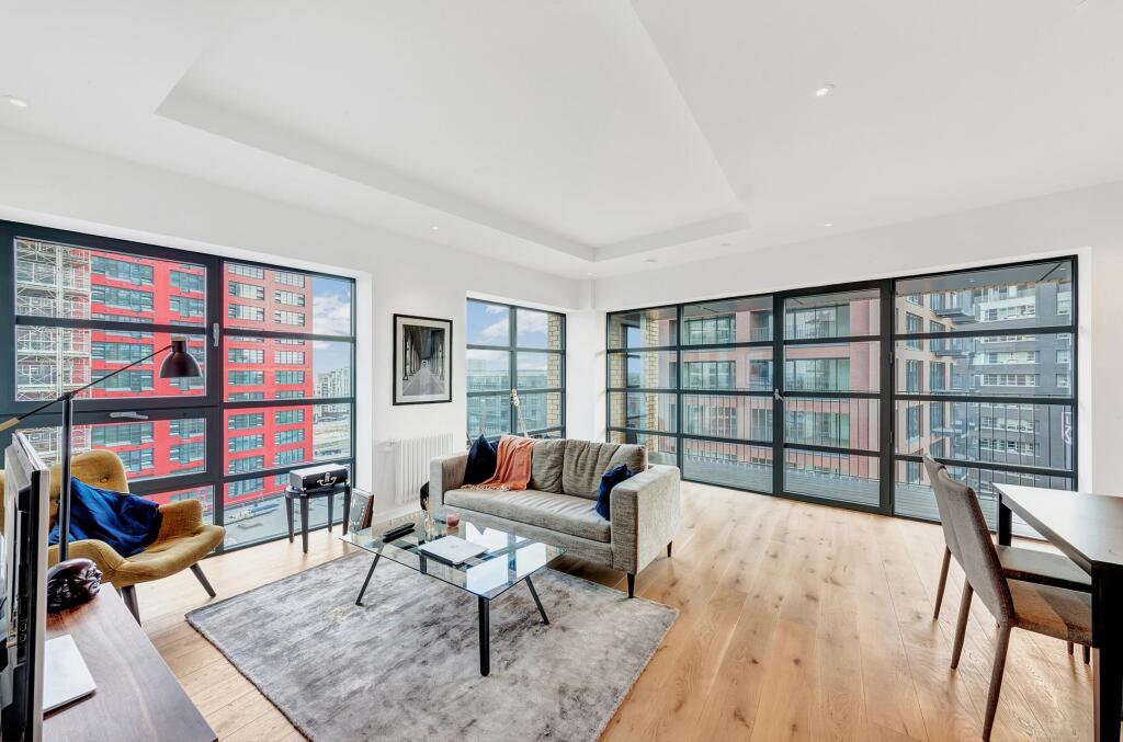 2-bed apartment on Amelia House, London City Island, London, E14, £600,000