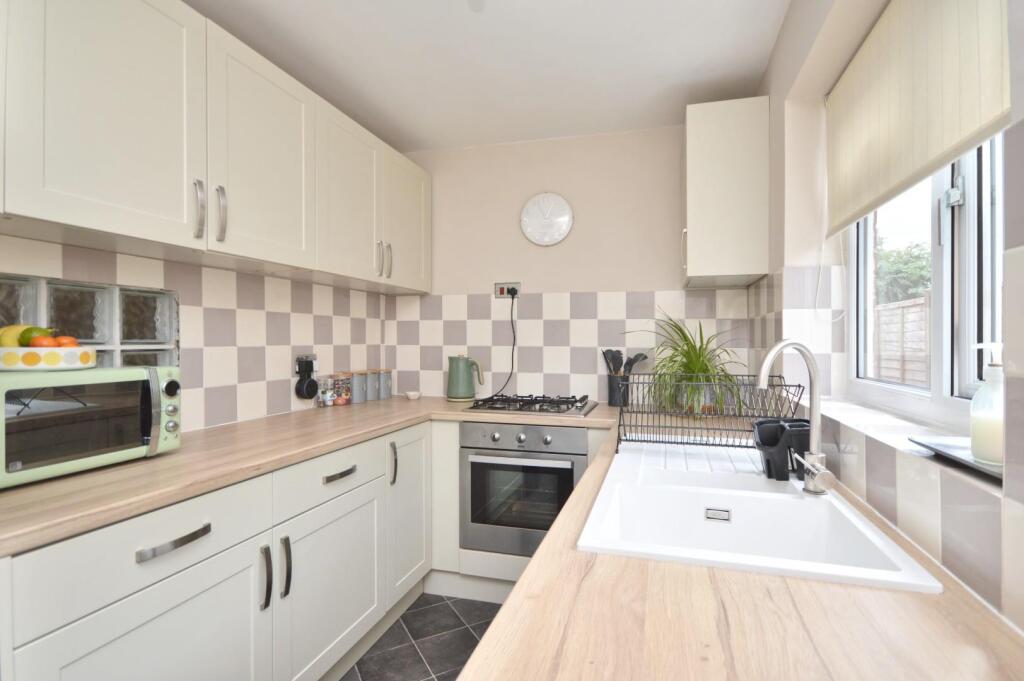 Cherry Tree Close, Keynsham, Bristol photo 3