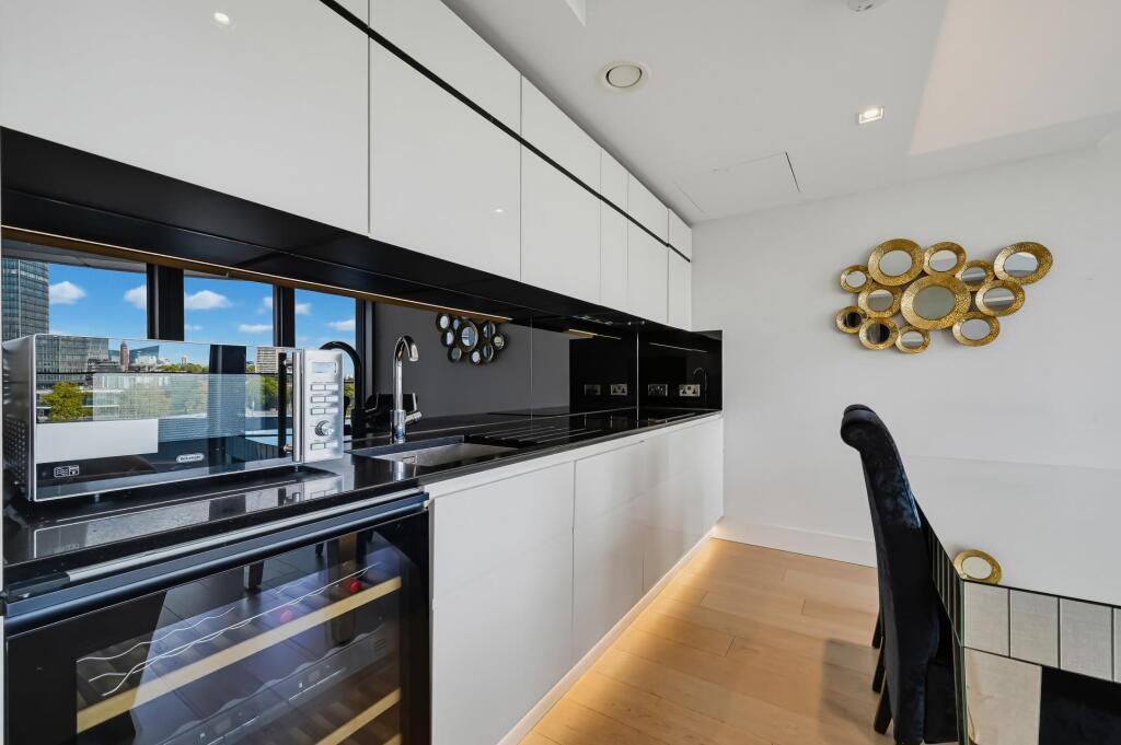 Apartment in London - View 5