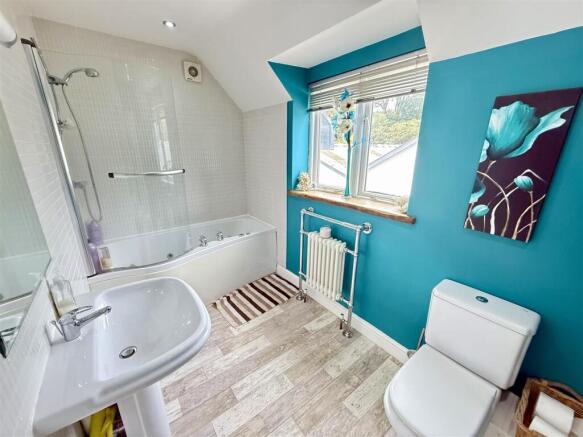 FAMILY BATHROOM