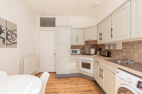 Apartment in Edinburgh - More