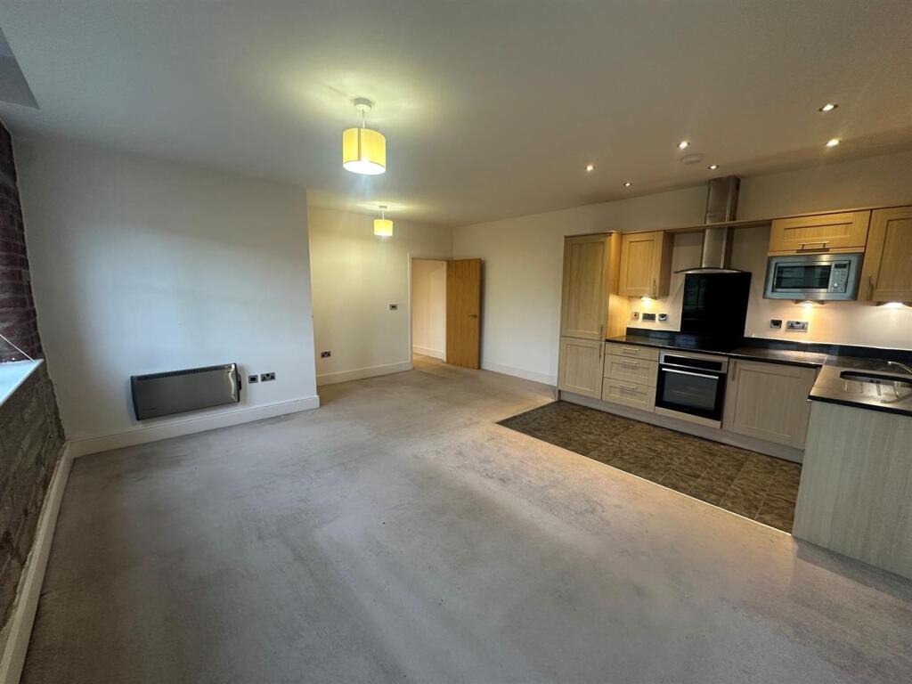 Apartment in Calderdale, West Yorkshire - View 2