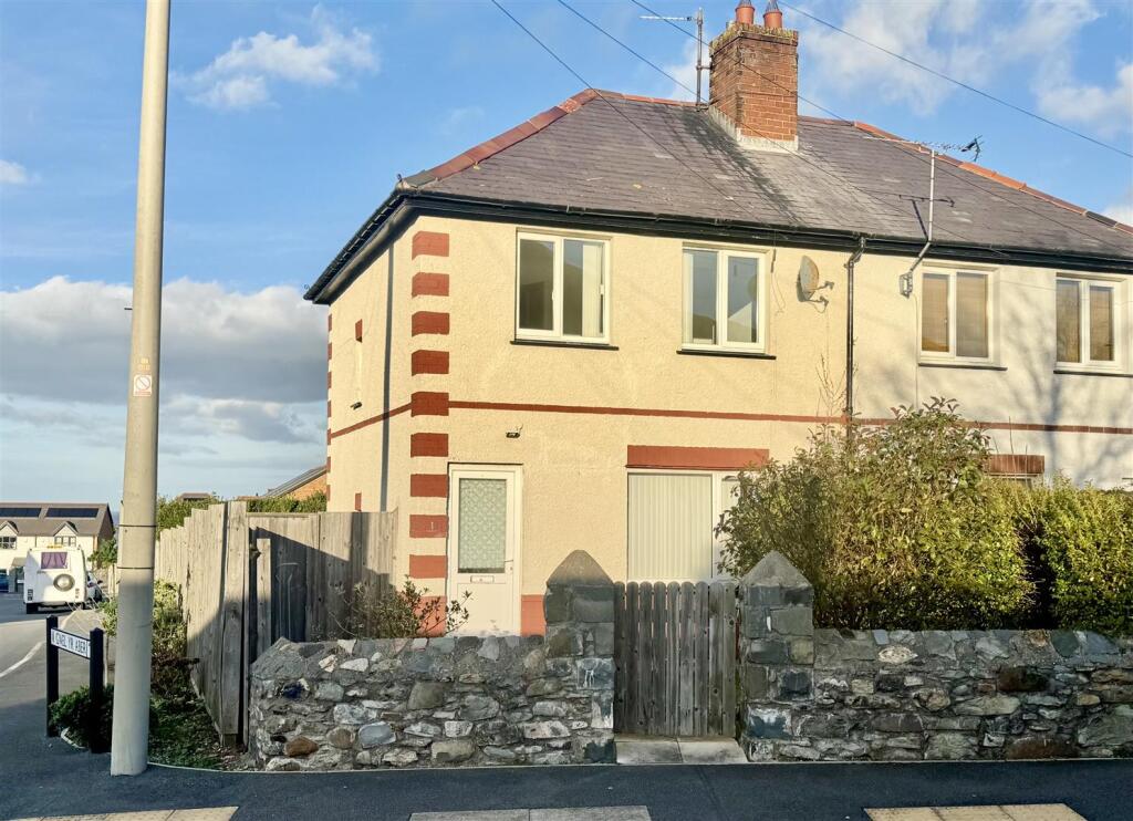Main image of property: Groesffordd, Dwygyfylchi, Penmaenmawr