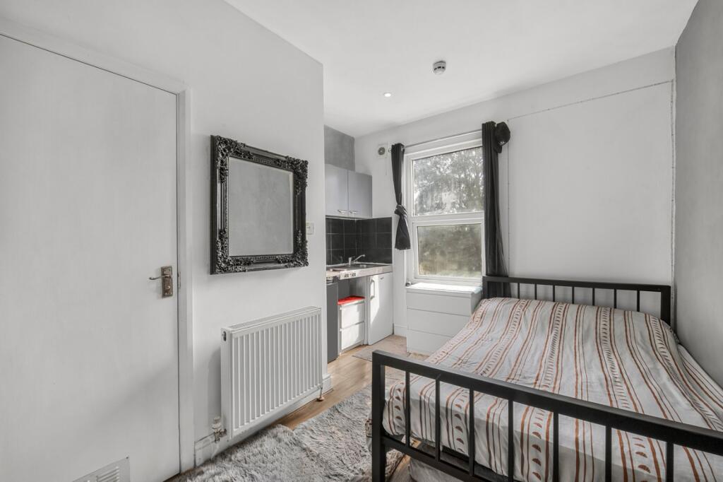 Apartment in London - View 5