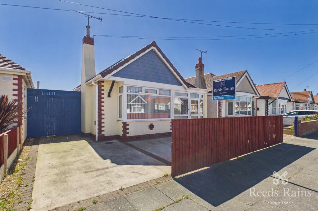 2-bed house on Eaton Avenue, Rhyl, Denbighshire, LL18, £200,000
