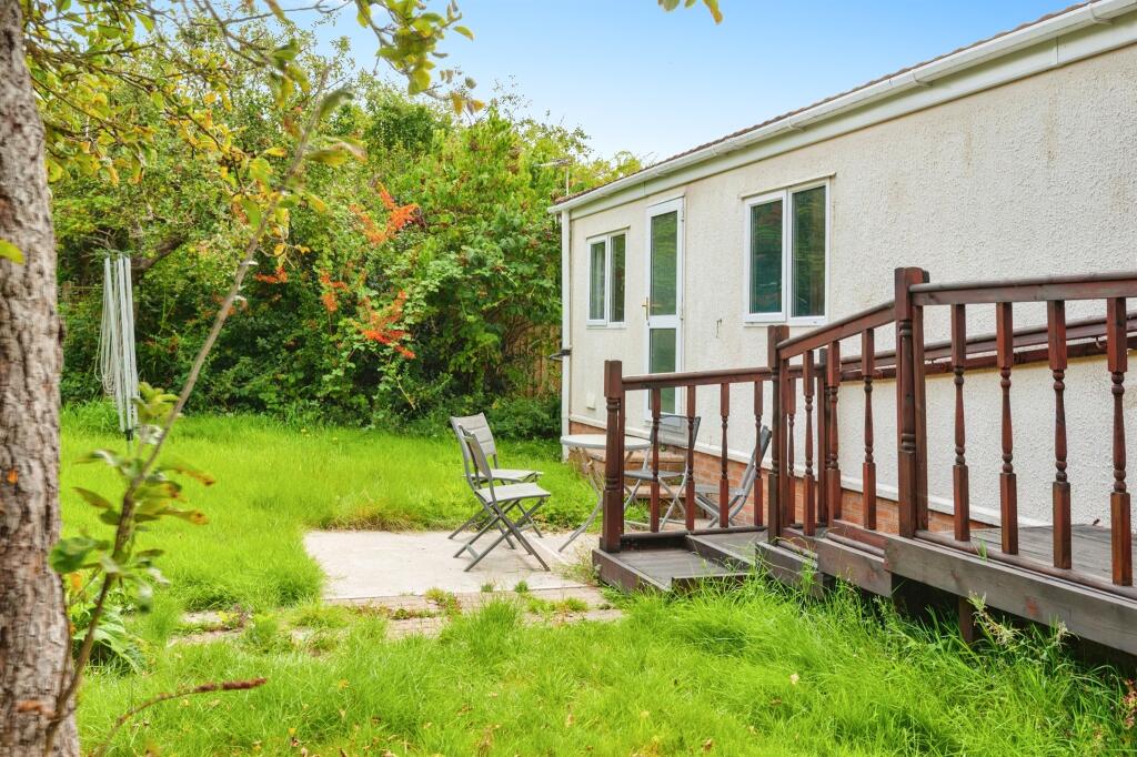 2-bed caravan on Marsh Lane, Frodsham, £110,000