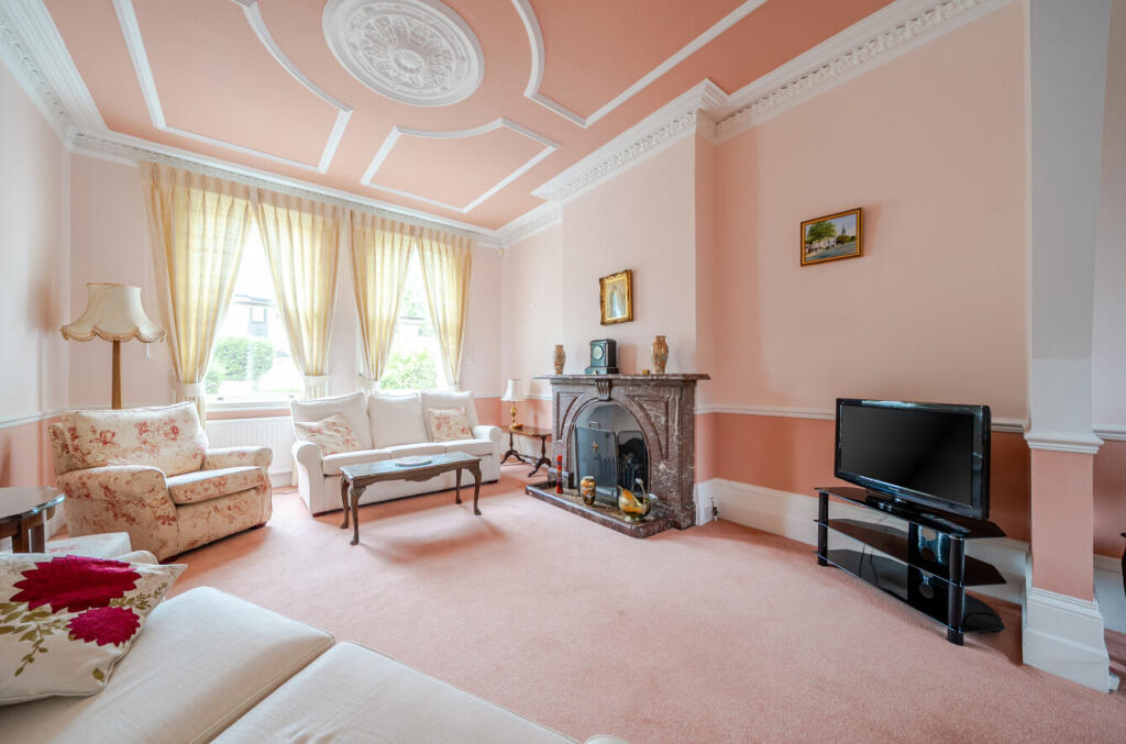House in London - View 2