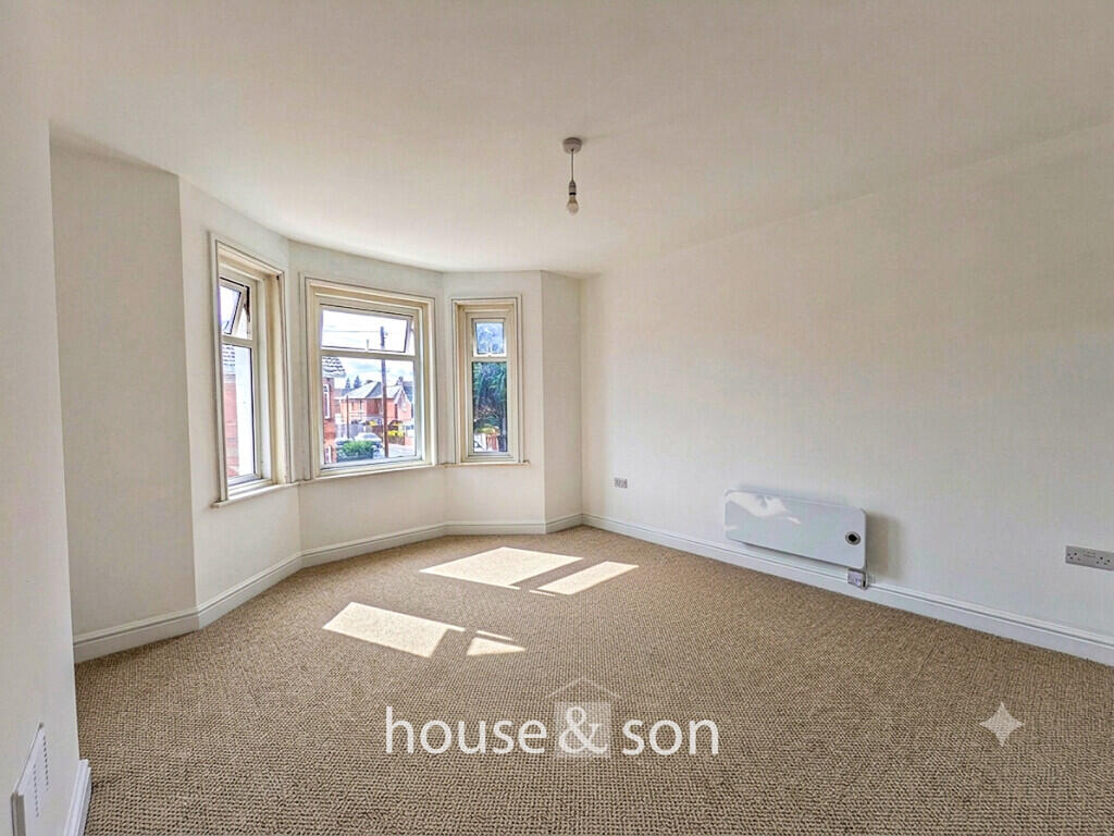 Apartment in Bournemouth, Moordown - View 5