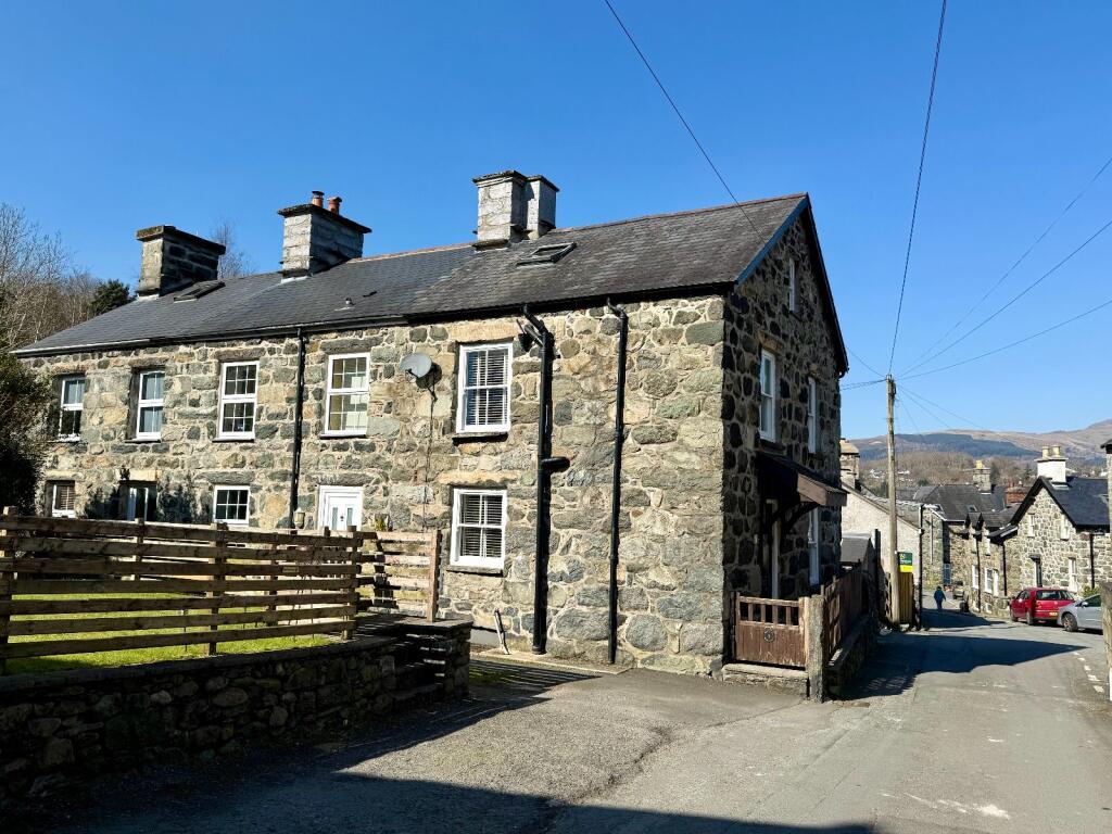 3-bed terraced on 1 Wesley Place, Dolgellau, LL40 1NE, £240,000