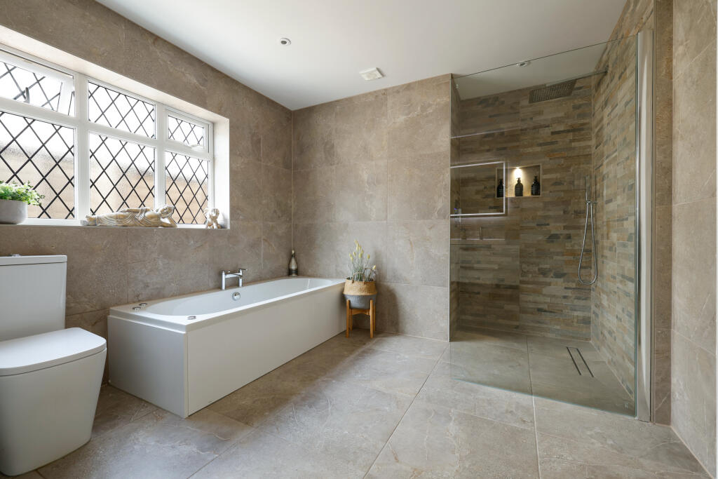 House in Reigate and Banstead, Horley - View 2