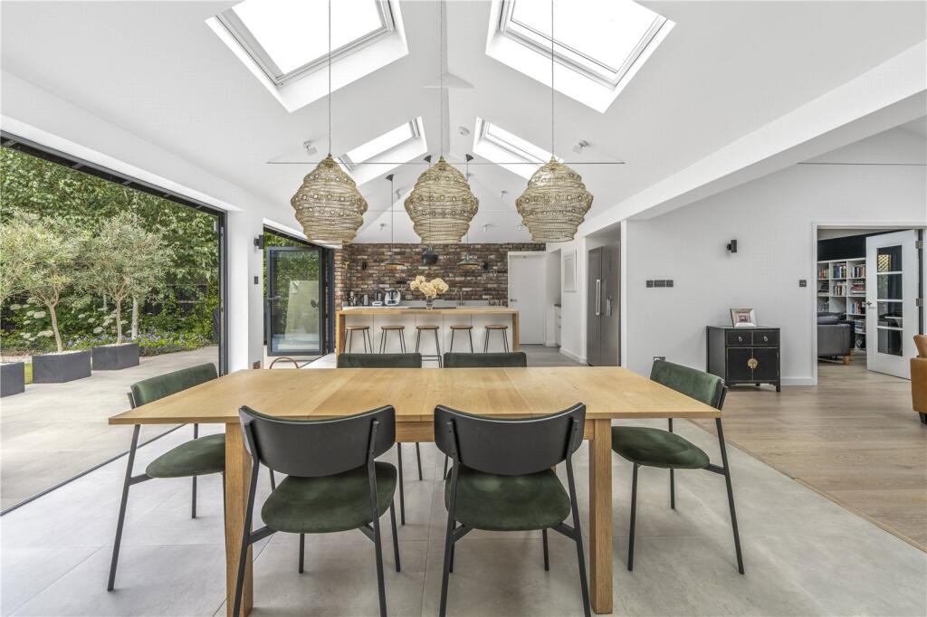House in Twickenham - More