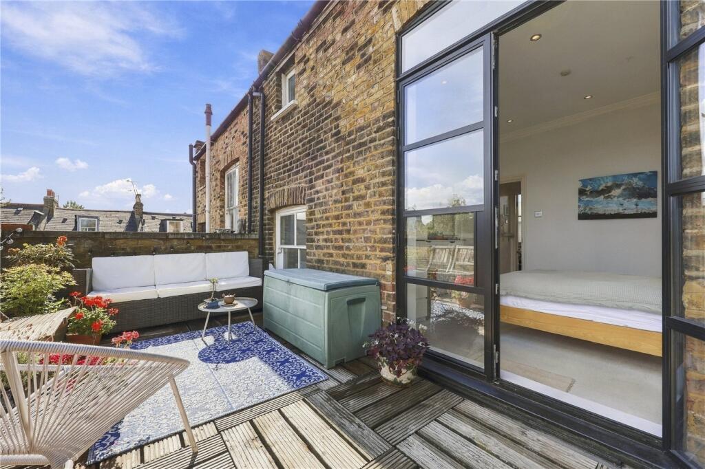 Apartment in London - More