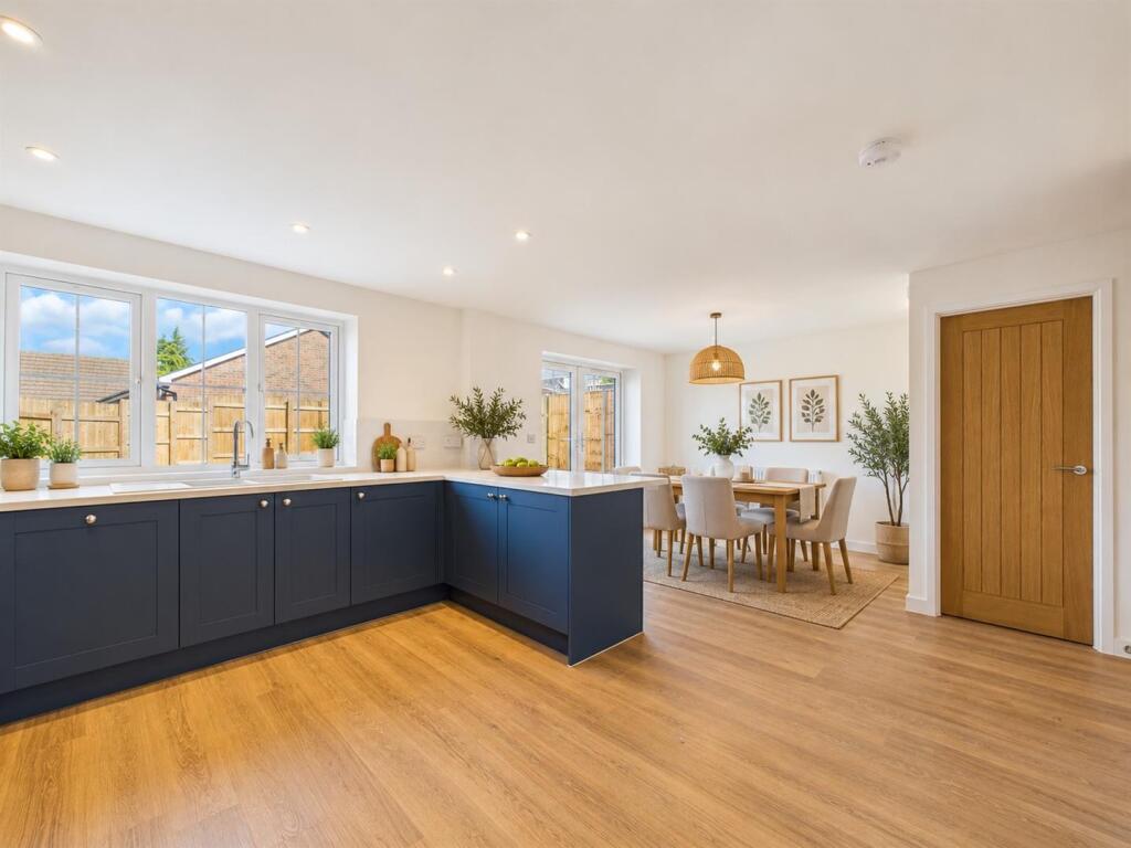 House in Gloucester - View 4
