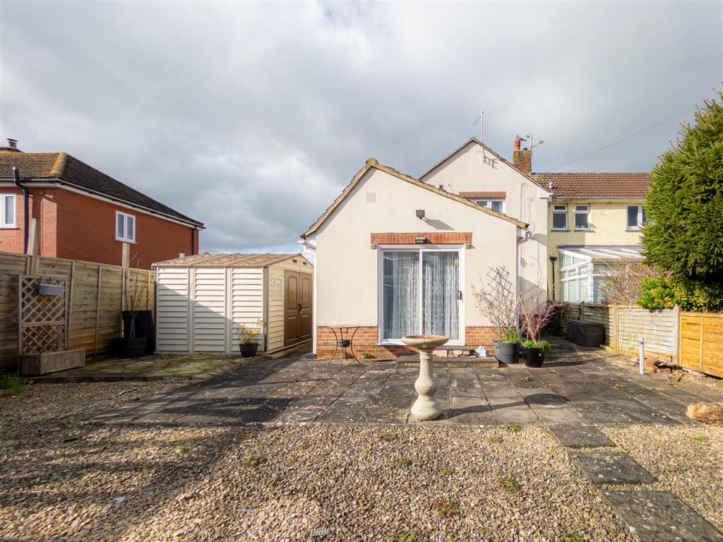 Awdry Avenue, Melksham photo 2