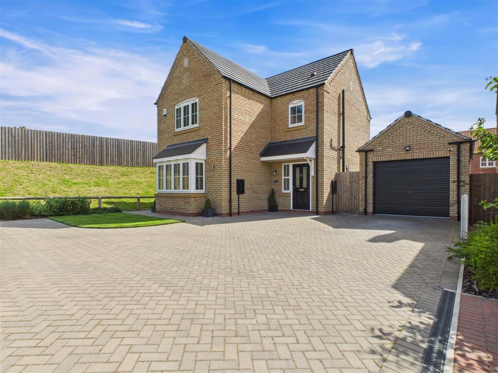 3-bed detached on Railer Chase, Welton, £319,950