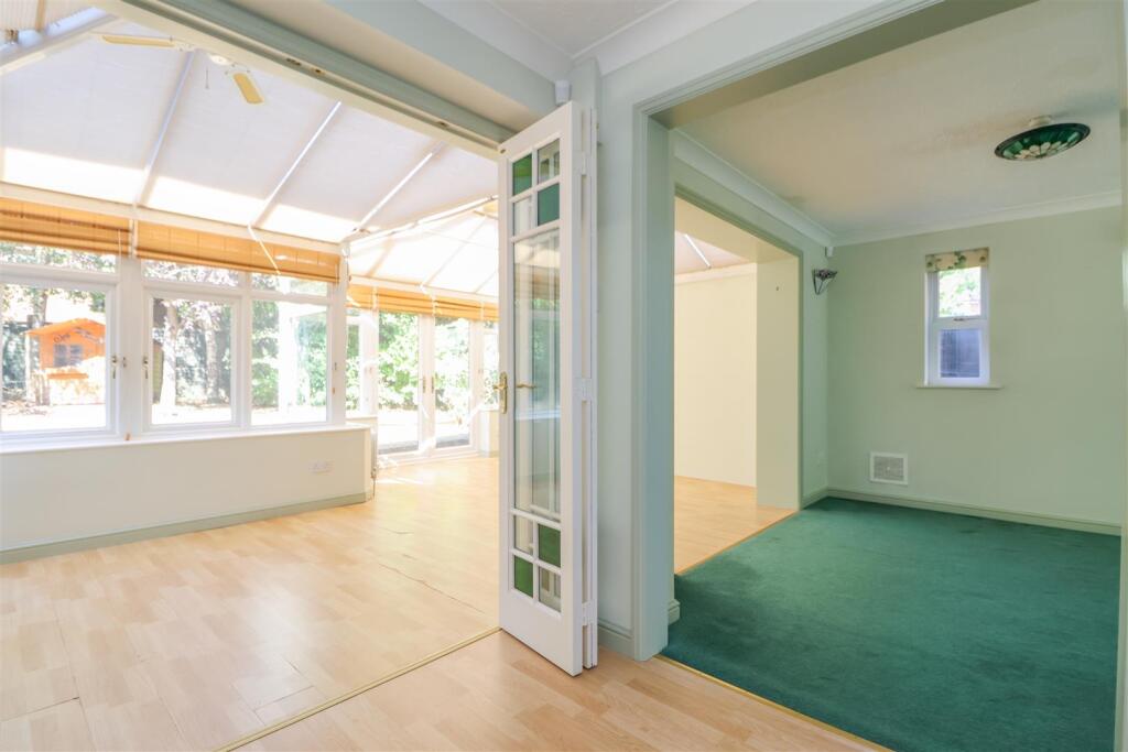 House in Horsham, Roffey, North Horsham - View 4