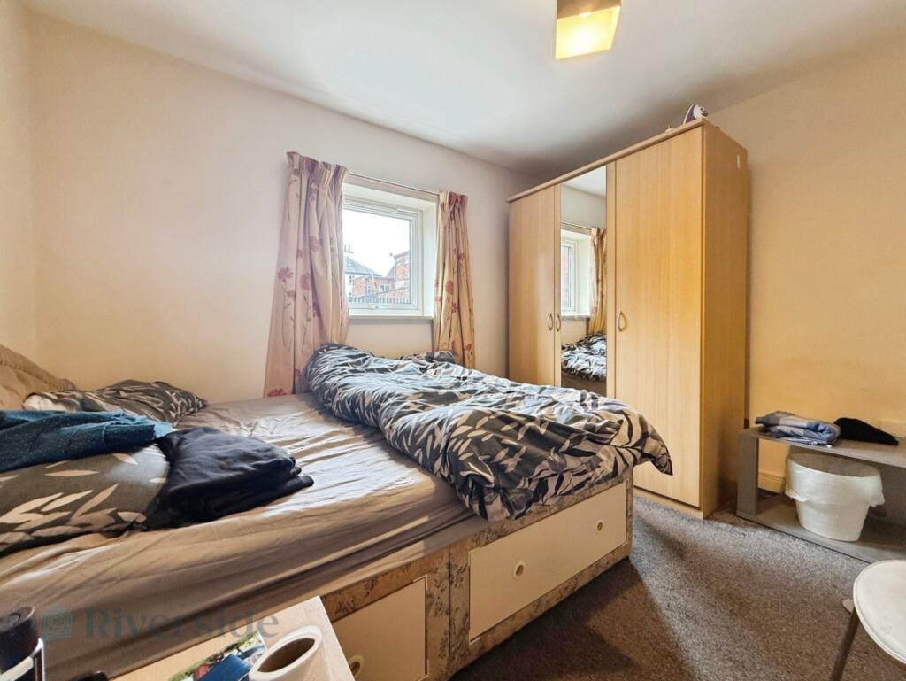 Apartment in Hull, Kingston upon Hull - More