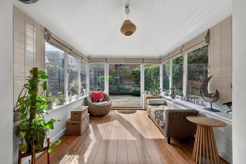 Main image of property: Mercator Place, 
Isle of Dogs, E14