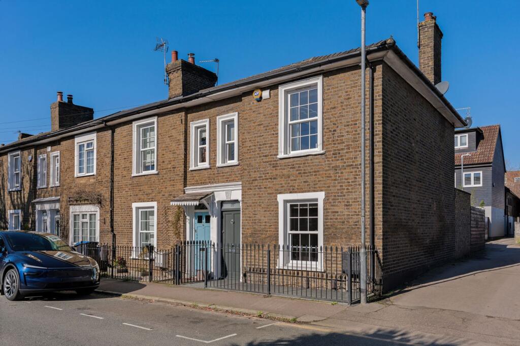 Main image of property: Hemnall Street, Epping, CM16
