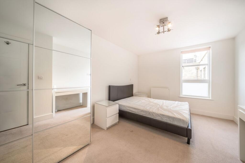 Apartment in London - More