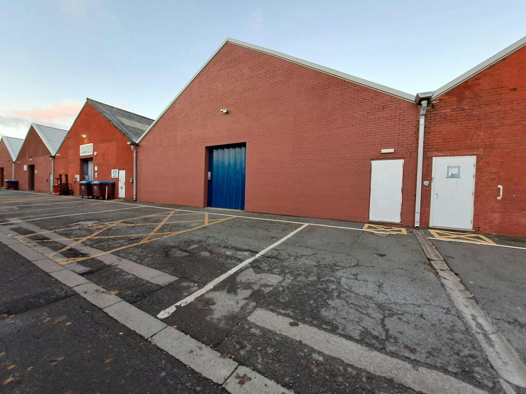 Unit 17 External Yard (1).jpg
