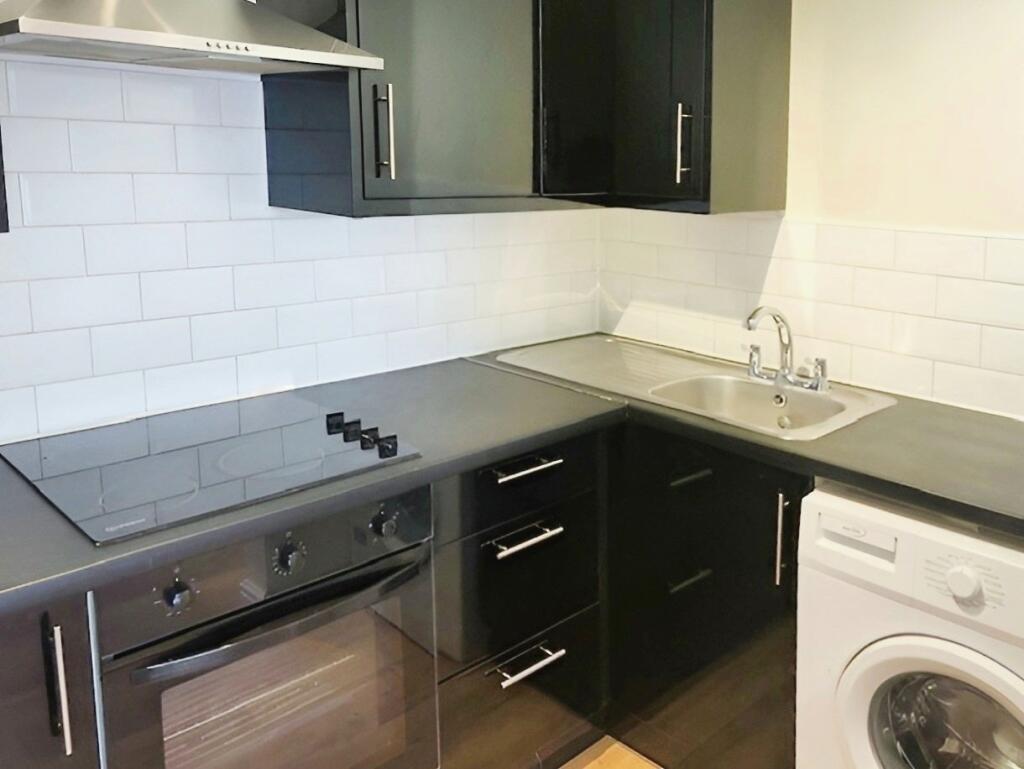 Apartment in Salford, Patricroft - View 4