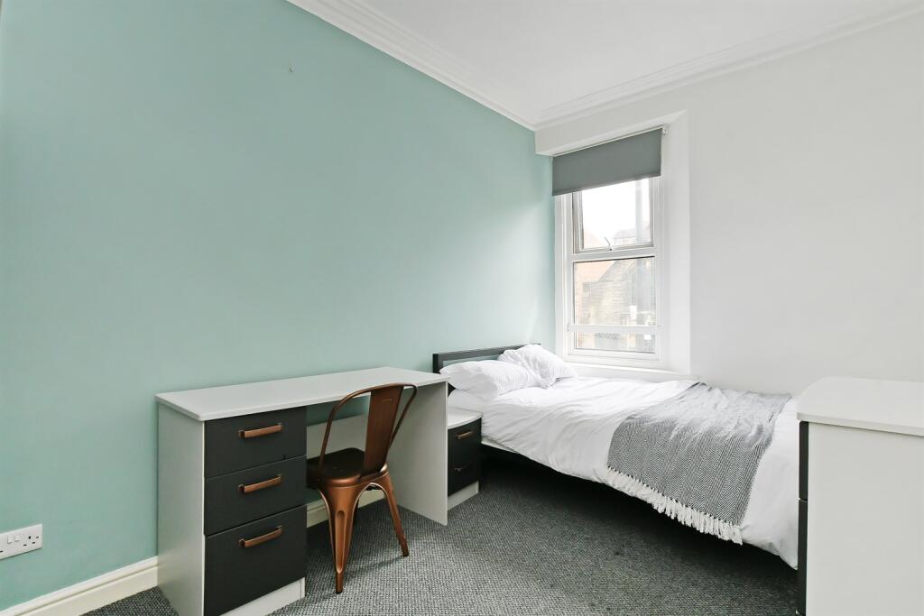 Apartment in Sheffield, South Yorkshire - View 4